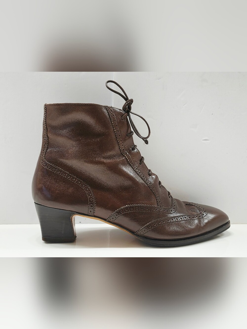 Salvatore Ferragamo Brown Brogue Leather Ankle Boot Lace-Up Vintage Women 8 Used